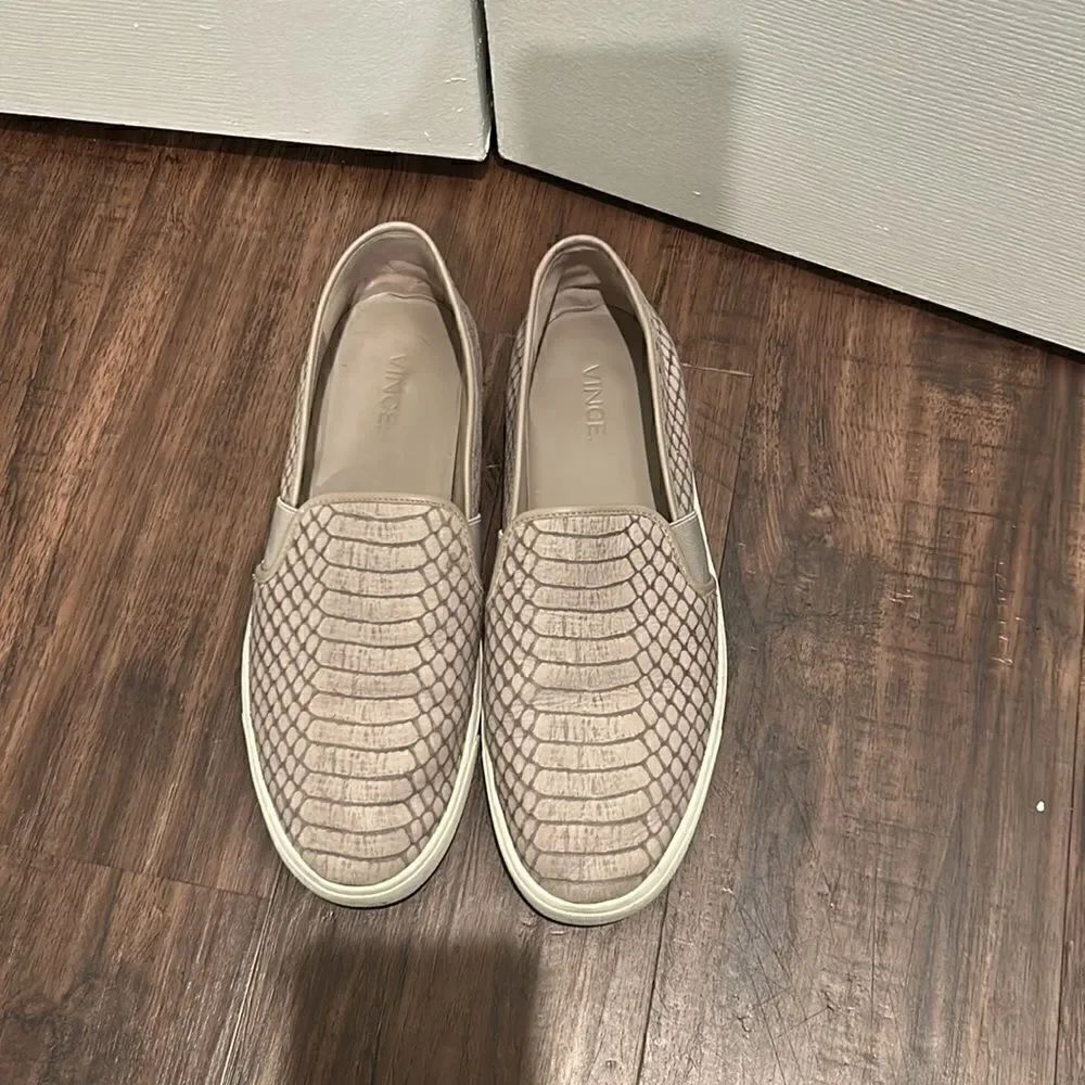 Vince Gray Snakeskin Sneakers, Size 8.5 - Picture 2 of 12